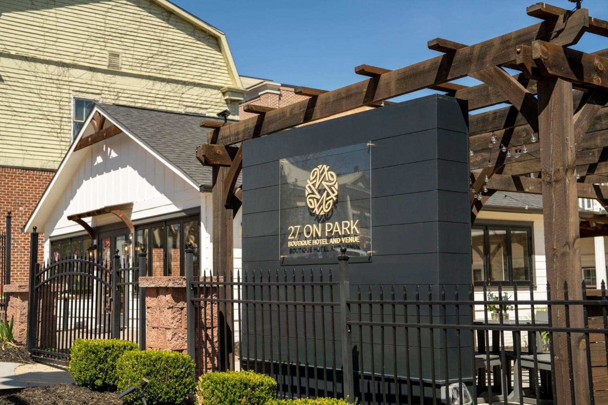 27 On Park Boutique Hotel & Venue ダロネガ エクステリア 写真